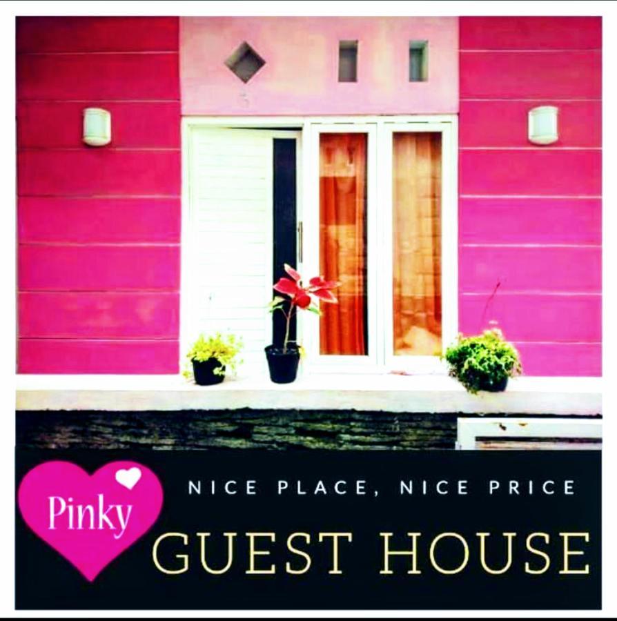 Pinky Guest House Syariah Kota Batu Esterno foto
