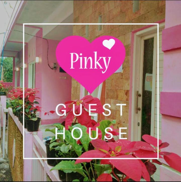 Pinky Guest House Syariah Kota Batu Esterno foto
